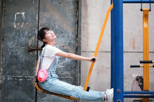 夫唱妇随:冯坤成泰国女排助理教练!网友:中国女排主帅水太深.